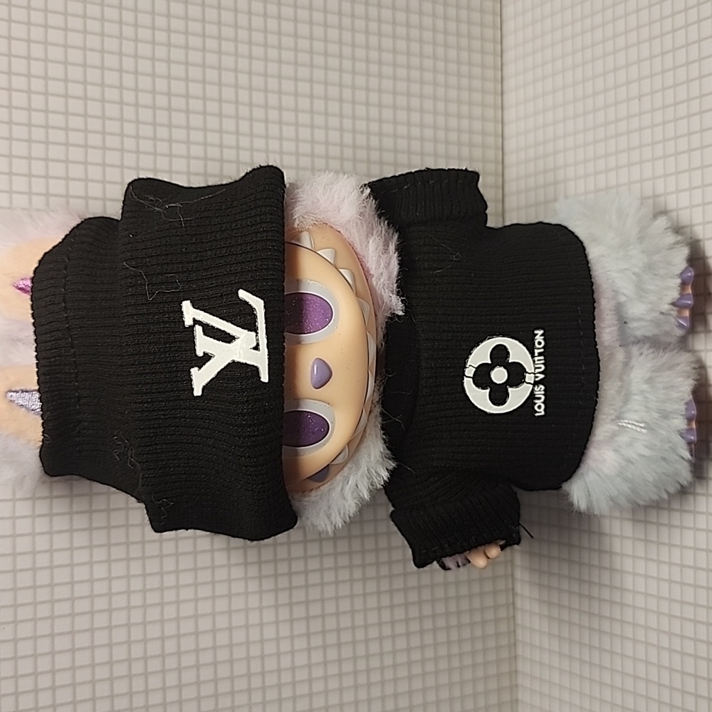 Brand New Labubu  Mini Plush Clothes  Hat And Sweater Accessories.